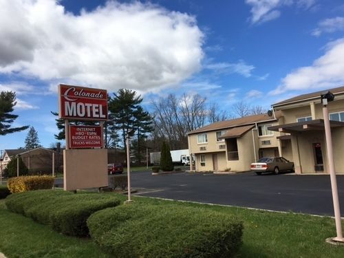 Colonade Motel East Windsor Exterior photo